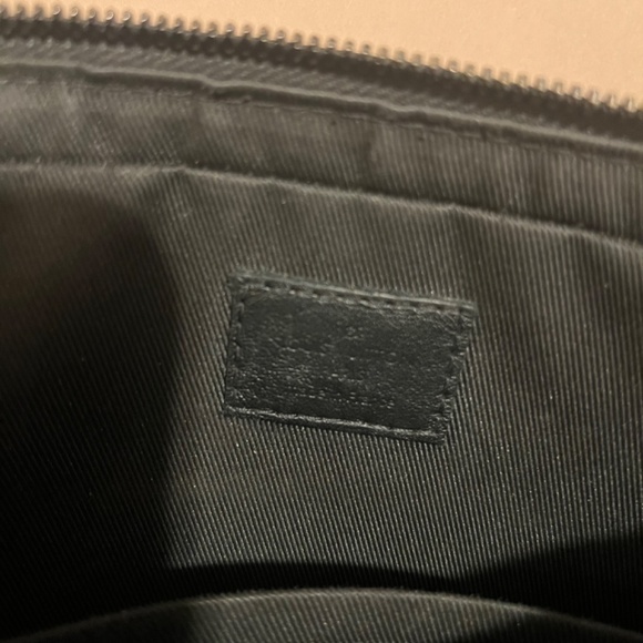 Louis Vuitton - Picture 6 of 13